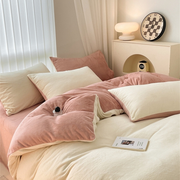 91家纺网 家纺一手货源 找家纺 古吉梦 2023新款牛奶绒纯色双拼（跑量款）四件套 奶芋色+可可粉