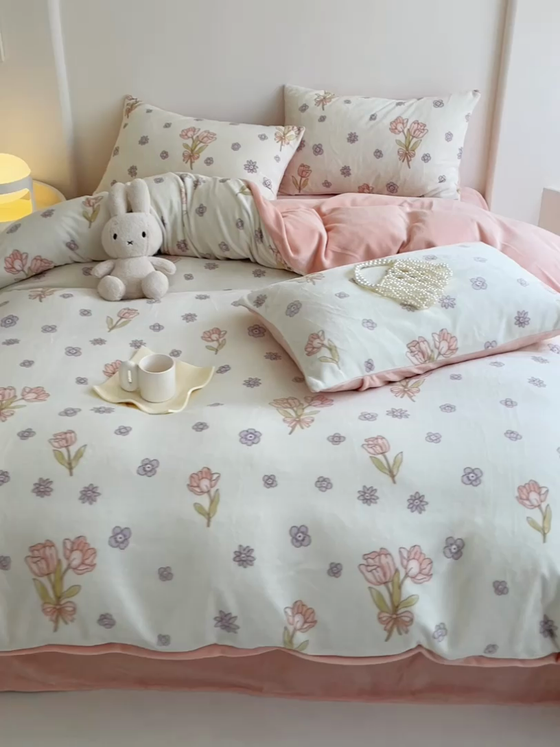 91家纺网 家纺一手货源 找家纺 潘朵拉 2023新款秋冬ins韩系牛奶绒印花四件套 绮罗