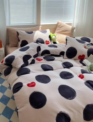 91家纺网 家纺一手货源 找家纺 三朵家纺 2023年牛奶绒小清新系列四件套 浩瀚星河