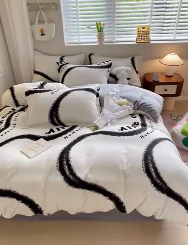 91家纺网 家纺一手货源 找家纺 沐慕 2024新款牛奶绒加厚保暖卡通印花四件套 烟雨