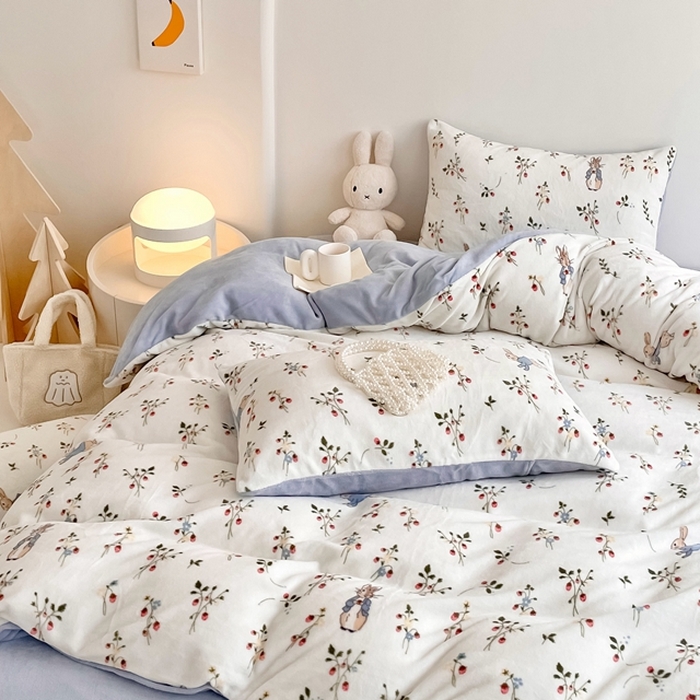 91家纺网 家纺一手货源 找家纺 潘朵拉 2023新款秋冬ins韩系牛奶绒印花四件套 枝叶小兔