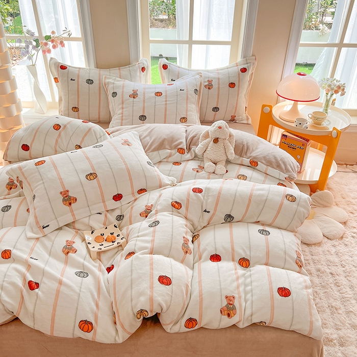 91家纺网 家纺一手货源 找家纺 妖妖家纺 2023新款牛奶绒四件套 南瓜熊