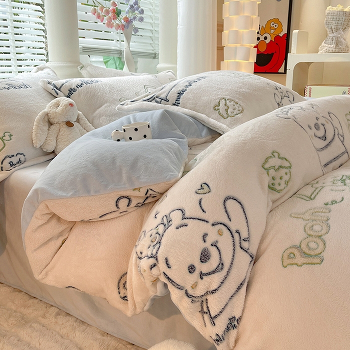 91家纺网 家纺一手货源 找家纺 妖妖家纺 2023新款妖妖雪花绒单品三四件套 开心维尼