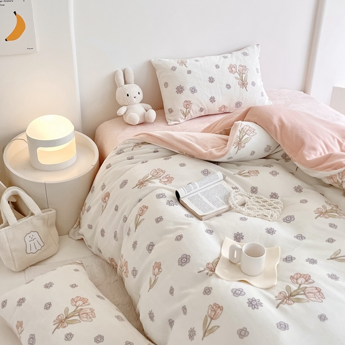 91家纺网 家纺一手货源 找家纺 潘朵拉 2023新款秋冬ins韩系牛奶绒印花四件套 绮罗