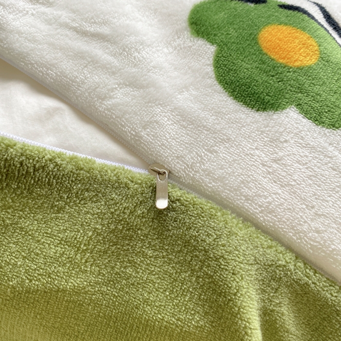 91家纺网 家纺一手货源 找家纺 沐慕 2024新款牛奶绒加厚保暖卡通印花四件套 字母萌宠