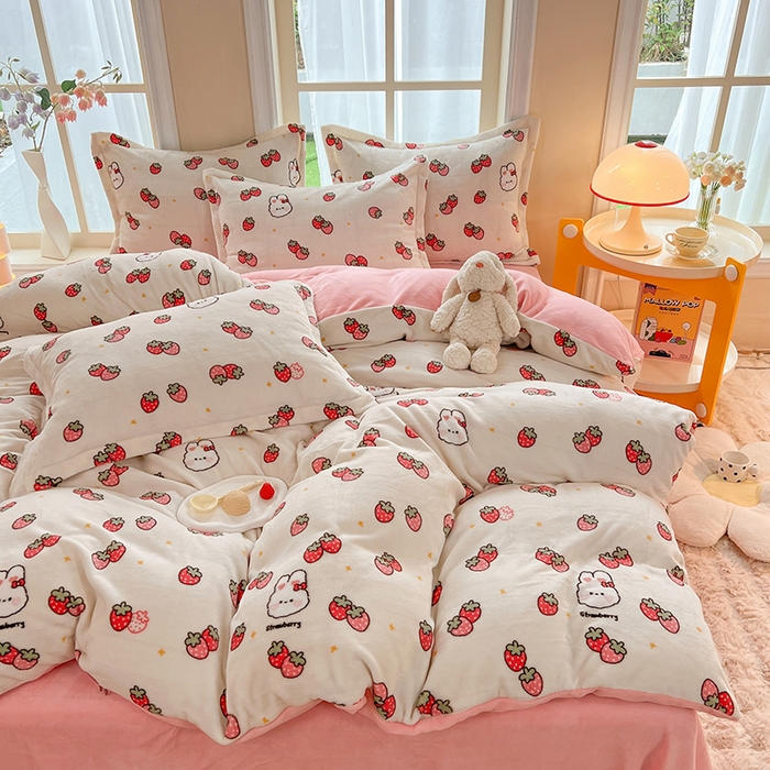 91家纺网 家纺一手货源 找家纺 妖妖家纺 2023新款牛奶绒四件套 草莓兔