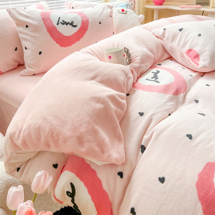 91家纺网 家纺一手货源 找家纺 顾里家纺 2023新款ins少女保暖牛奶绒四件套第二批 粉心气泡