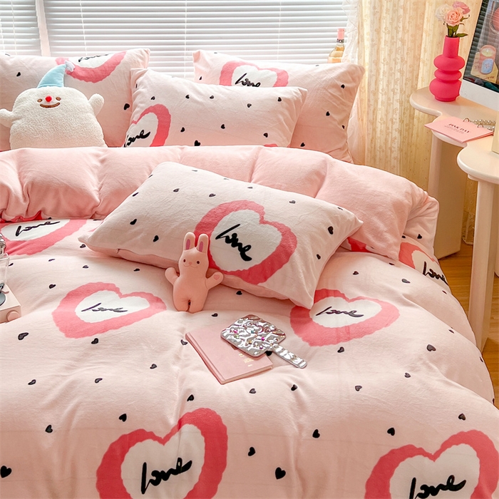 91家纺网 家纺一手货源 找家纺 顾里家纺 2023新款ins少女保暖牛奶绒四件套第二批 粉心气泡