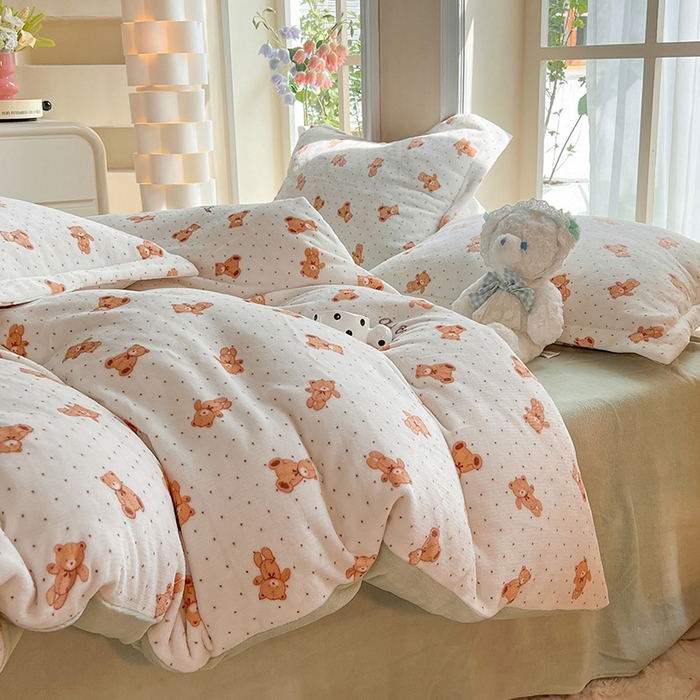 91家纺网 家纺一手货源 找家纺 妖妖家纺 2023新款牛奶绒四件套 呆萌熊