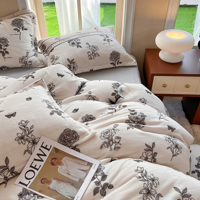 91家纺网 家纺一手货源 找家纺 妖妖家纺 2023新款牛奶绒四件套 罗意花礼