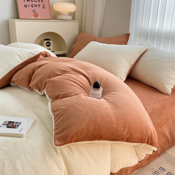 91家纺网 家纺一手货源 找家纺 古吉梦 2023新款牛奶绒纯色双拼（跑量款）四件套 奶芋色+亚麻驼