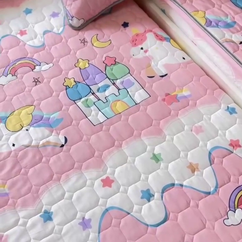 91家纺网 家纺一手货源 找家纺 小虾米 2023新款全棉卡通上下床夹棉系列床笠 甜甜的梦粉