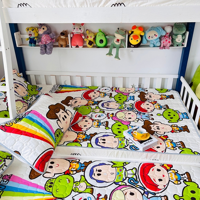 91家纺网 家纺一手货源 找家纺 小虾米 2023新款全棉卡通上下床夹棉系列床笠 巴斯光年