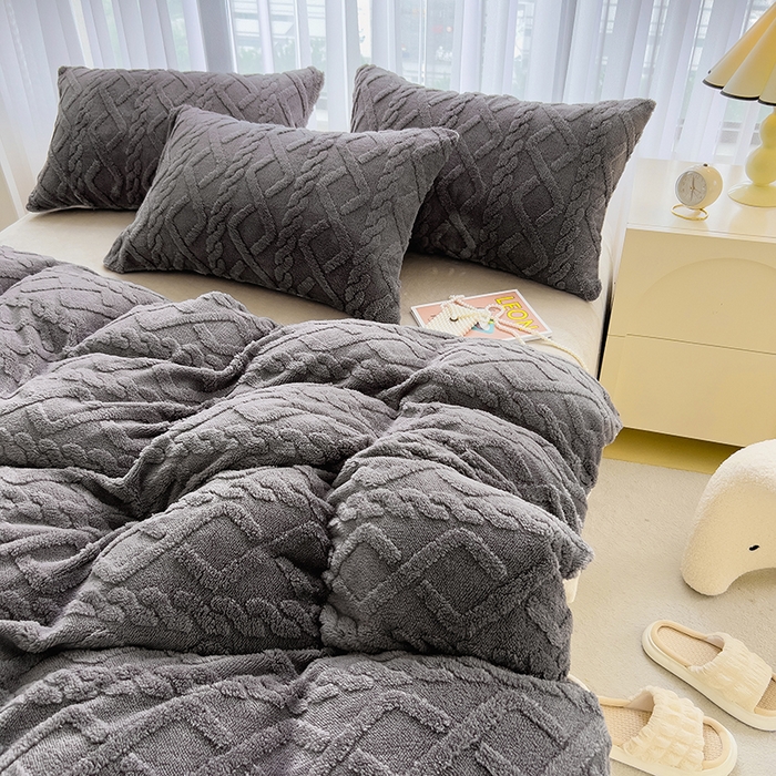 91家纺网 家纺一手货源 找家纺 丝印良品 2023秋冬新款加厚塔芙绒简约款牛奶绒四件套 深灰