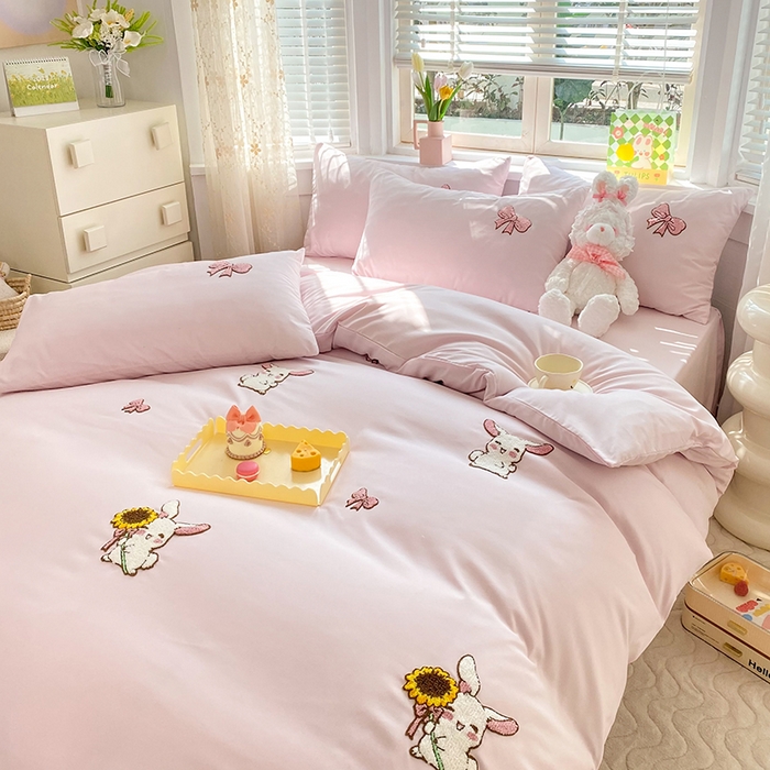 91家纺网 家纺一手货源 找家纺 丝印良品 2023新款秋冬保暖专版水洗棉麻毛巾绣四件套 兔宝贝-粉