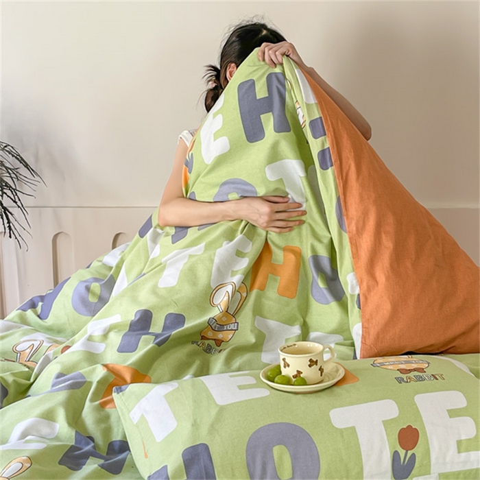 91家纺网 家纺一手货源 找家纺 棉乐町家居 2025新款全棉长绒棉磨毛四件套 字母韵律