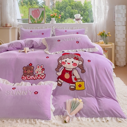 91家纺网 家纺一手货源 找家纺 梵克保罗 2024新款全消光230克韩版牛奶绒贴布绣卡通款梦幻女孩 梦幻紫