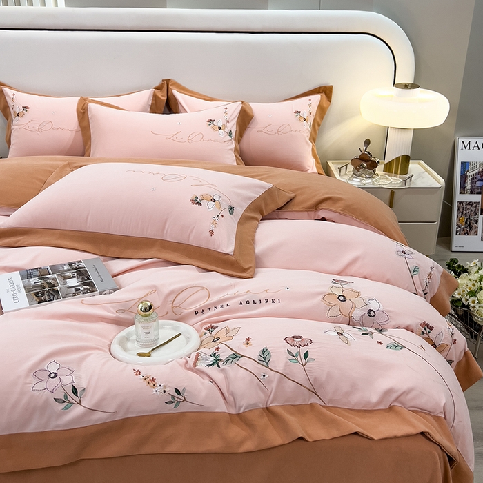 91家纺网 家纺一手货源 找家纺 丝印良品 2023新款秋冬保暖云锦棉刺绣宽边盛夏光年系列四件套 盛夏光年-玉色