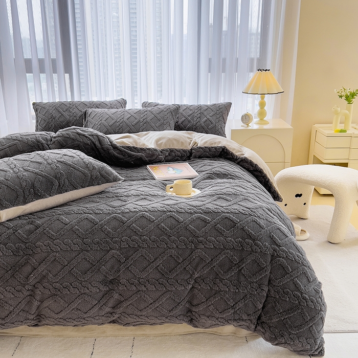 91家纺网 家纺一手货源 找家纺 丝印良品 2023秋冬新款加厚塔芙绒简约款牛奶绒四件套 深灰