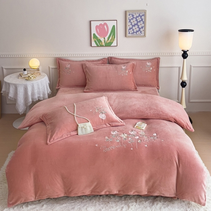 91家纺网 家纺一手货源 找家纺 云锦2023秋冬新品230克高克重云丝绒--花意 豆沙