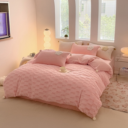 91家纺网 家纺一手货源 找家纺 其奥 2023新款小清新刺绣兔兔绒牛奶绒四件套 粉色