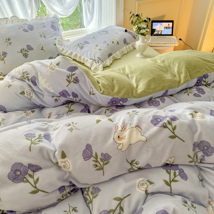 91家纺网 家纺一手货源 找家纺 呗旺鹿 2023新款高克重荷叶边印花牛奶绒四件套直播 紫韵