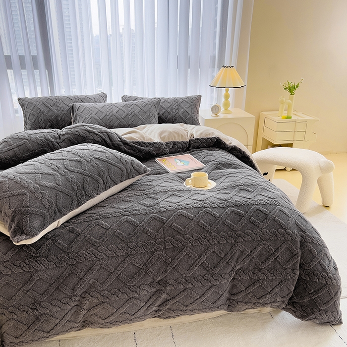 91家纺网 家纺一手货源 找家纺 丝印良品 2023秋冬新款加厚塔芙绒简约款牛奶绒四件套 深灰