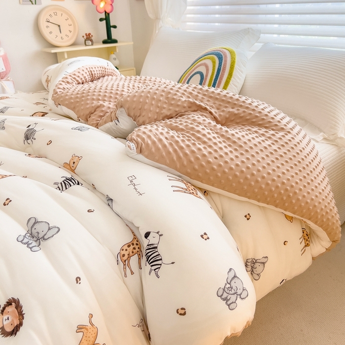 91家纺网 家纺一手货源 找家纺 米菲2023新款A类针织棉豆豆被冬被春秋被被芯被子 动物乐园