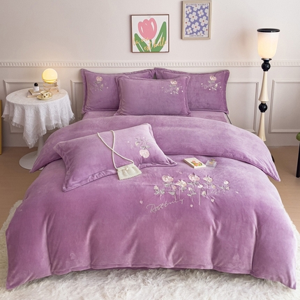 91家纺网 家纺一手货源 找家纺 云锦2023秋冬新品230克高克重云丝绒--花意 紫