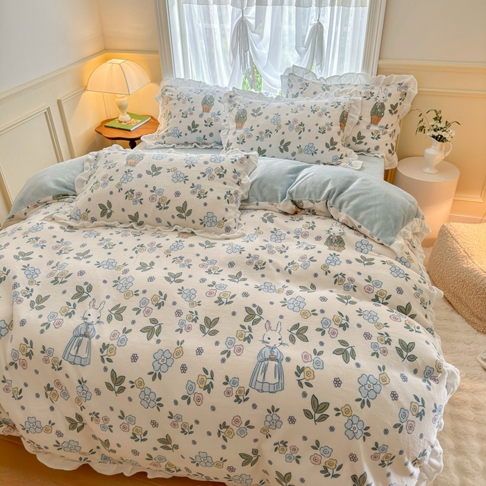 91家纺网 家纺一手货源 找家纺 呗旺鹿 2023新款高克重荷叶边印花牛奶绒四件套直播 温馨一家