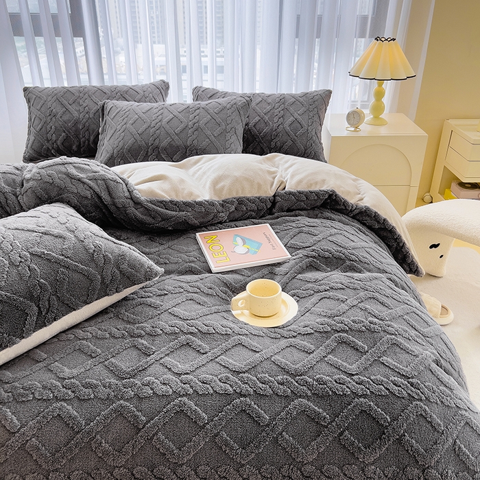 91家纺网 家纺一手货源 找家纺 丝印良品 2023秋冬新款加厚塔芙绒简约款牛奶绒四件套 深灰