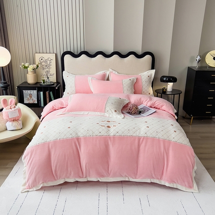 91家纺网 家纺一手货源 找家纺 （总）丝印良品 2023秋冬高端刺绣菲曼牛奶绒四件套