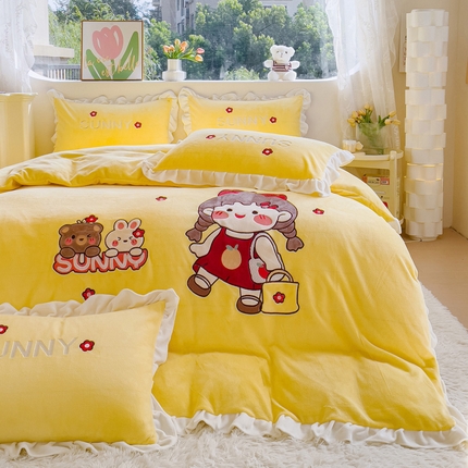 91家纺网 家纺一手货源 找家纺 梵克保罗 2024新款全消光230克韩版牛奶绒贴布绣卡通款梦幻女孩 柠檬黄