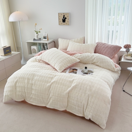 91家纺网 家纺一手货源 找家纺 （总）丝印良品 2023秋冬新款320克兔兔绒四件套