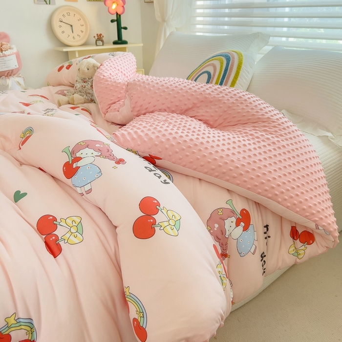 91家纺网 家纺一手货源 找家纺 米菲2023新款A类针织棉豆豆被冬被春秋被被芯被子 樱桃小丸子