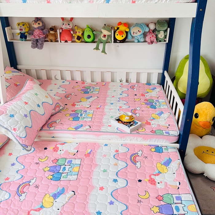 91家纺网 家纺一手货源 找家纺 小虾米 2023新款全棉卡通上下床夹棉系列床笠 甜甜的梦粉