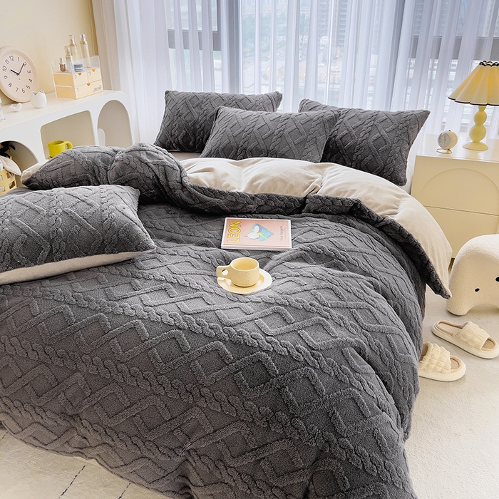 91家纺网 家纺一手货源 找家纺 丝印良品 2023秋冬新款加厚塔芙绒简约款牛奶绒四件套 深灰