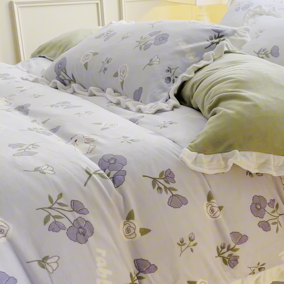 91家纺网 家纺一手货源 找家纺 呗旺鹿 2023新款高克重荷叶边印花牛奶绒四件套直播 紫韵