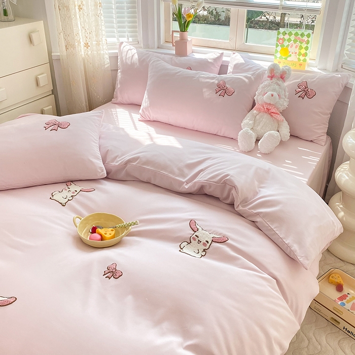 91家纺网 家纺一手货源 找家纺 丝印良品 2023新款秋冬保暖专版水洗棉麻毛巾绣四件套 兔宝贝-粉