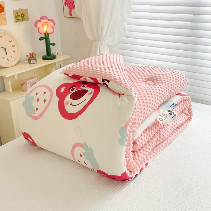 91家纺网 家纺一手货源 找家纺 米菲2023新款A类针织棉豆豆被冬被春秋被被芯被子 草莓熊