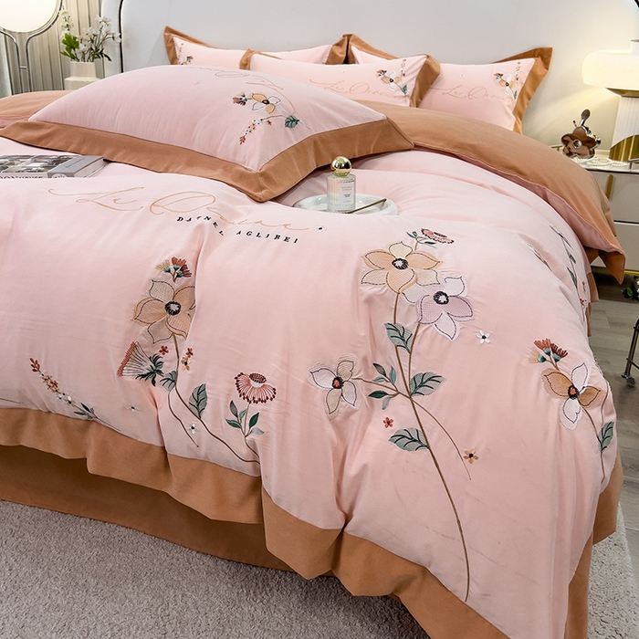 91家纺网 家纺一手货源 找家纺 丝印良品 2023新款秋冬保暖云锦棉刺绣宽边盛夏光年系列四件套 盛夏光年-玉色