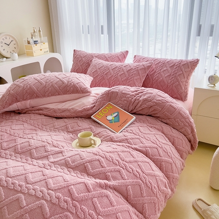 91家纺网 家纺一手货源 找家纺 丝印良品 2023秋冬新款加厚塔芙绒简约款牛奶绒四件套 甜粉