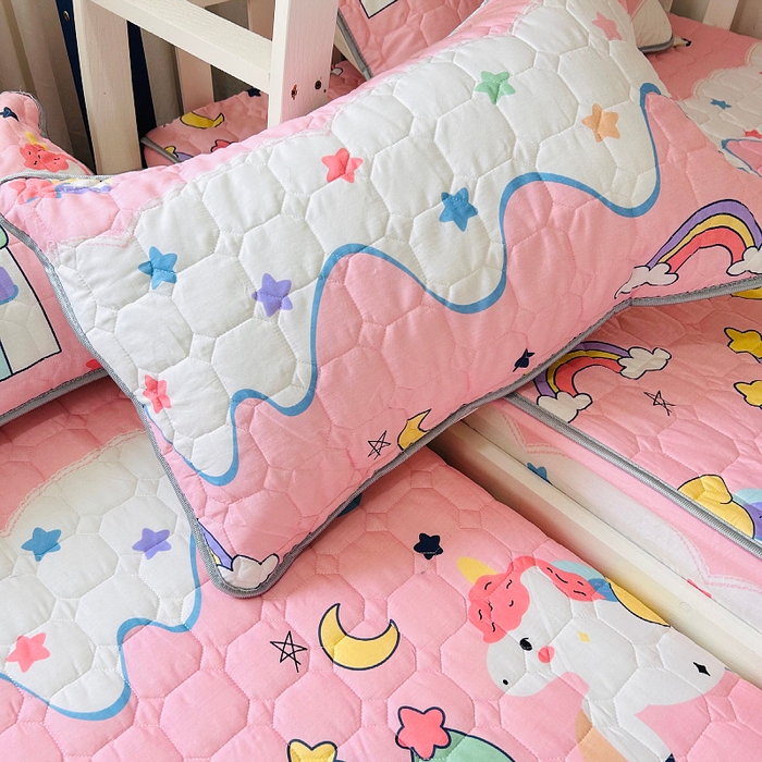 91家纺网 家纺一手货源 找家纺 小虾米 2023新款全棉卡通上下床夹棉系列床笠 甜甜的梦粉