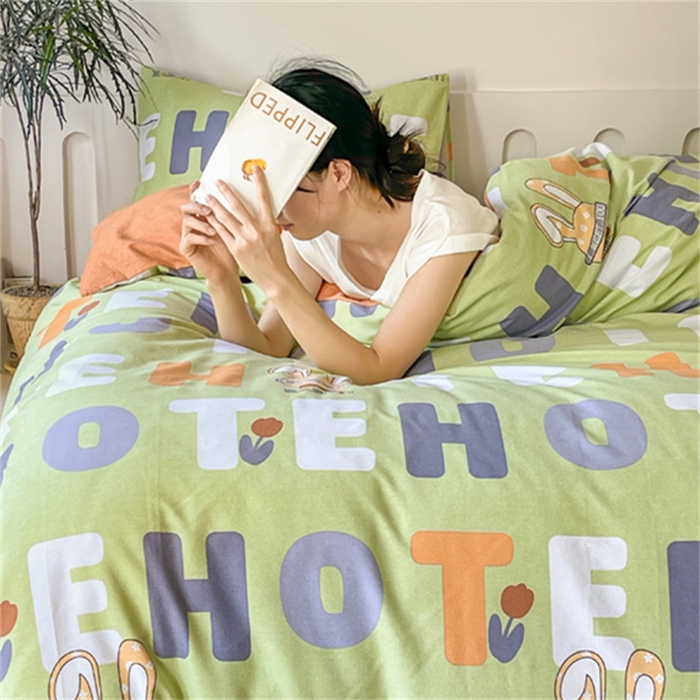 91家纺网 家纺一手货源 找家纺 棉乐町家居 2025新款全棉长绒棉磨毛四件套 字母韵律