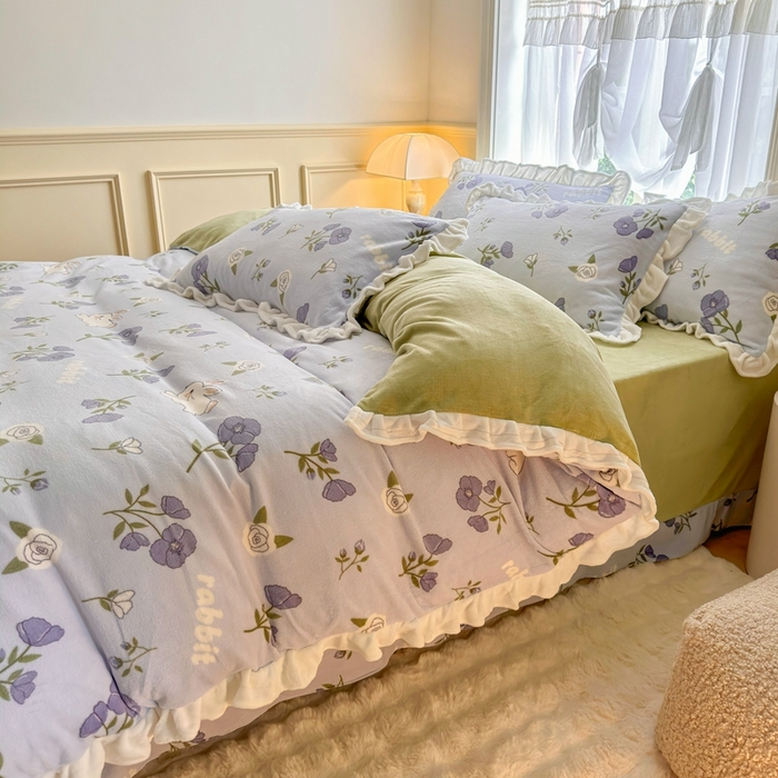 91家纺网 家纺一手货源 找家纺 呗旺鹿 2023新款高克重荷叶边印花牛奶绒四件套直播 紫韵