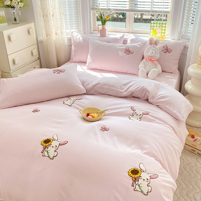 91家纺网 家纺一手货源 找家纺 丝印良品 2023新款秋冬保暖专版水洗棉麻毛巾绣四件套 兔宝贝-粉