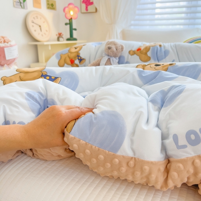 91家纺网 家纺一手货源 找家纺 米菲2023新款A类针织棉豆豆被冬被春秋被被芯被子 快乐熊