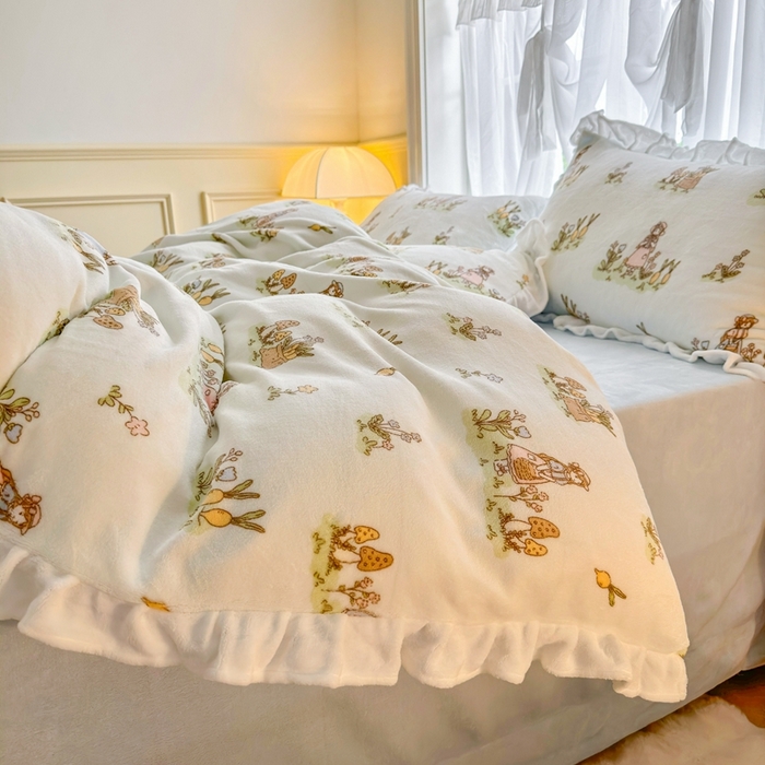 91家纺网 家纺一手货源 找家纺 呗旺鹿 2023新款高克重荷叶边印花牛奶绒四件套直播 后花园