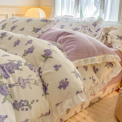 91家纺网 家纺一手货源 找家纺 呗旺鹿 2023新款高克重荷叶边印花牛奶绒四件套直播 安妮