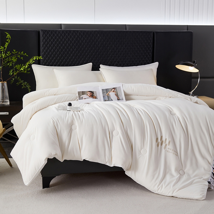 91家纺网 家纺一手货源 找家纺 丽卡家纺 2023新款亲肤舒适澳棉提花被子被芯 麦向成功-白